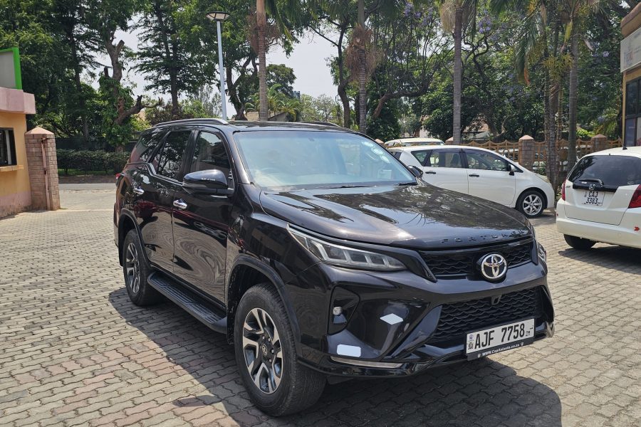 Toyota Fortuner  2021