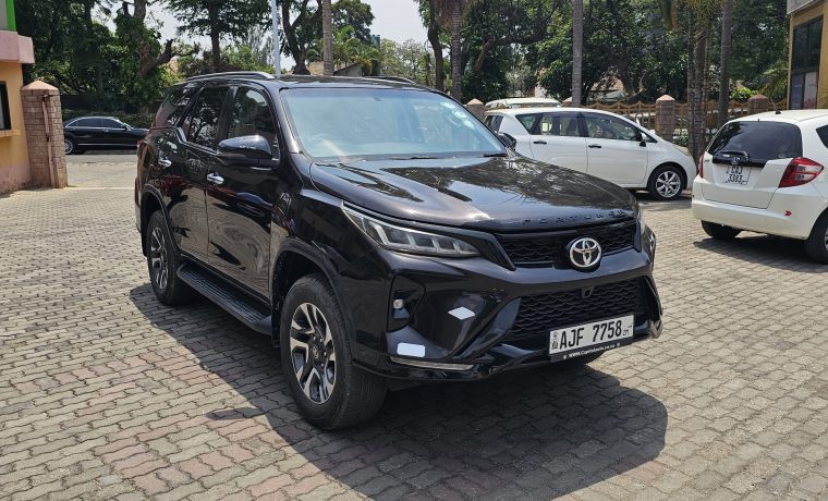 Toyota Fortuner  2021