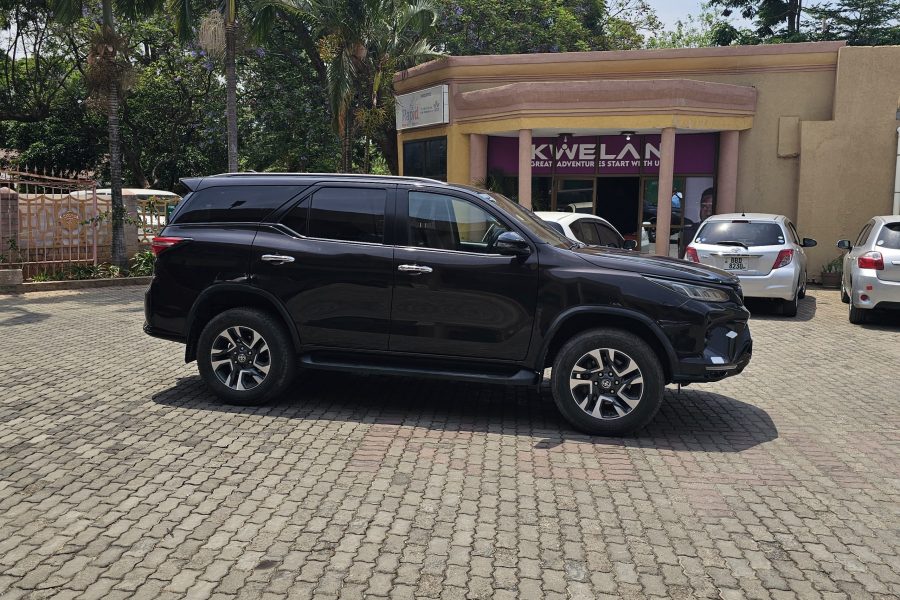 Toyota Fortuner  2021