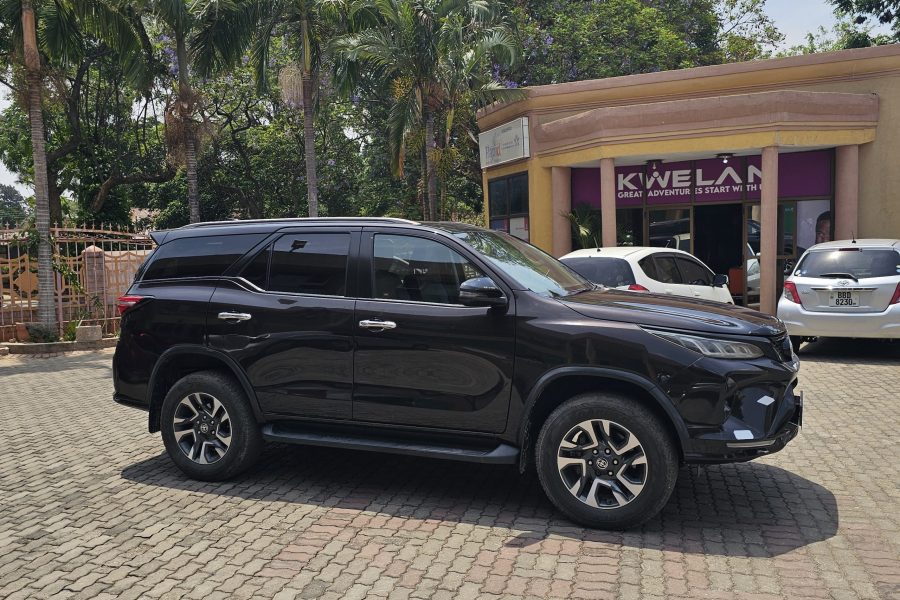 Toyota Fortuner  2021