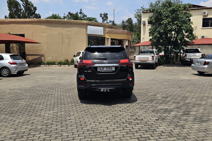 Toyota Fortuner  2021