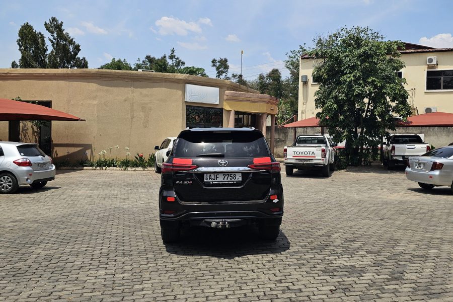 Toyota Fortuner  2021