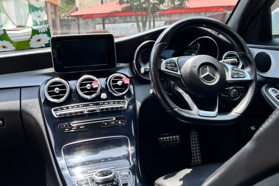 Mercedes-Benz C-Class 